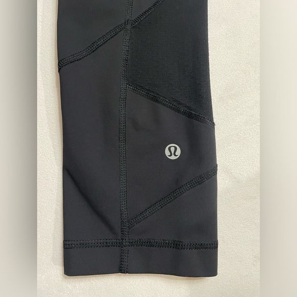 Lululemon Wunder Train Black Leggings Crop With Pockets mesh details Size 4 - Picture 4 of 12